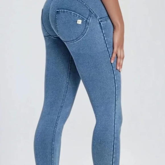 FREDDY like FashionNova Push-Up Jeans - Picture 1 of 3